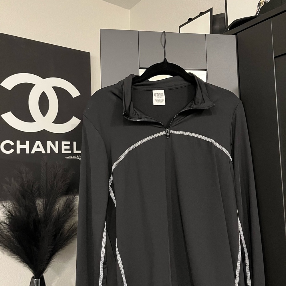 Workout jacket 🖤🤍✨ - Picture 2 of 2